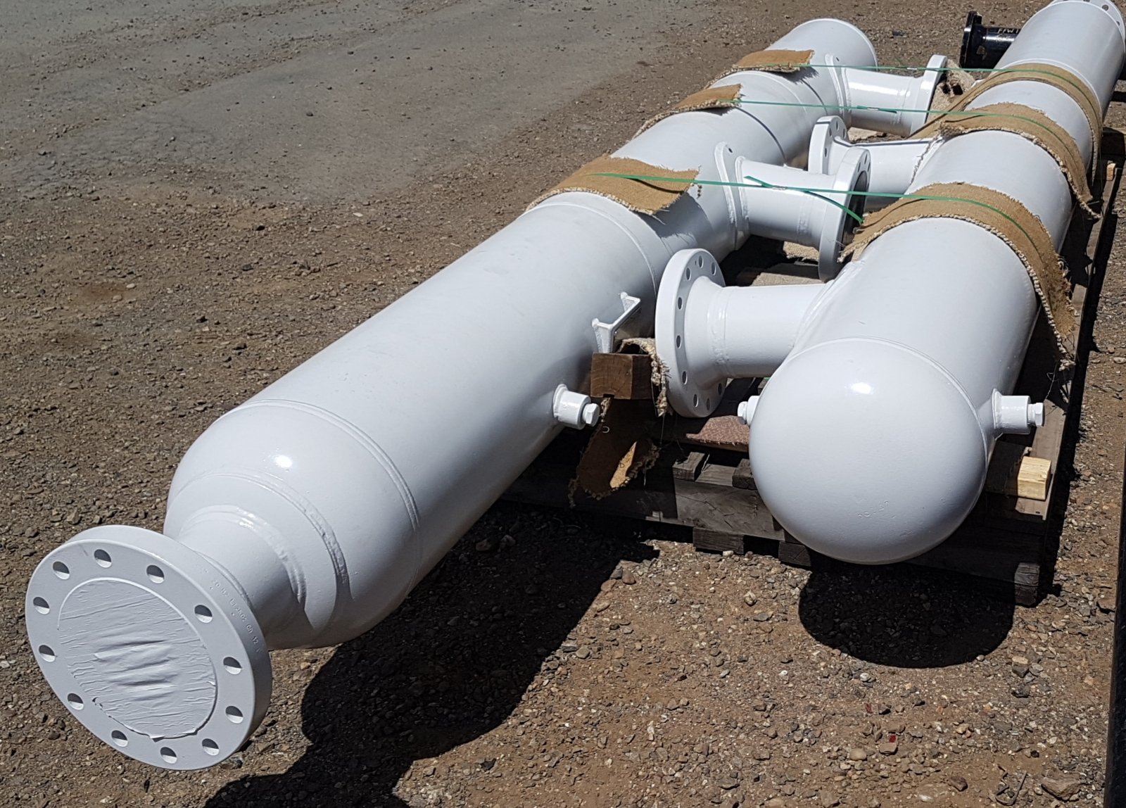 Central Petroleum, 2 off discharge bottles and 2 off suction bottles